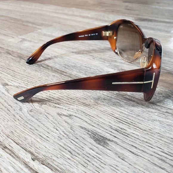 TOM FORD - Sunglasses & case